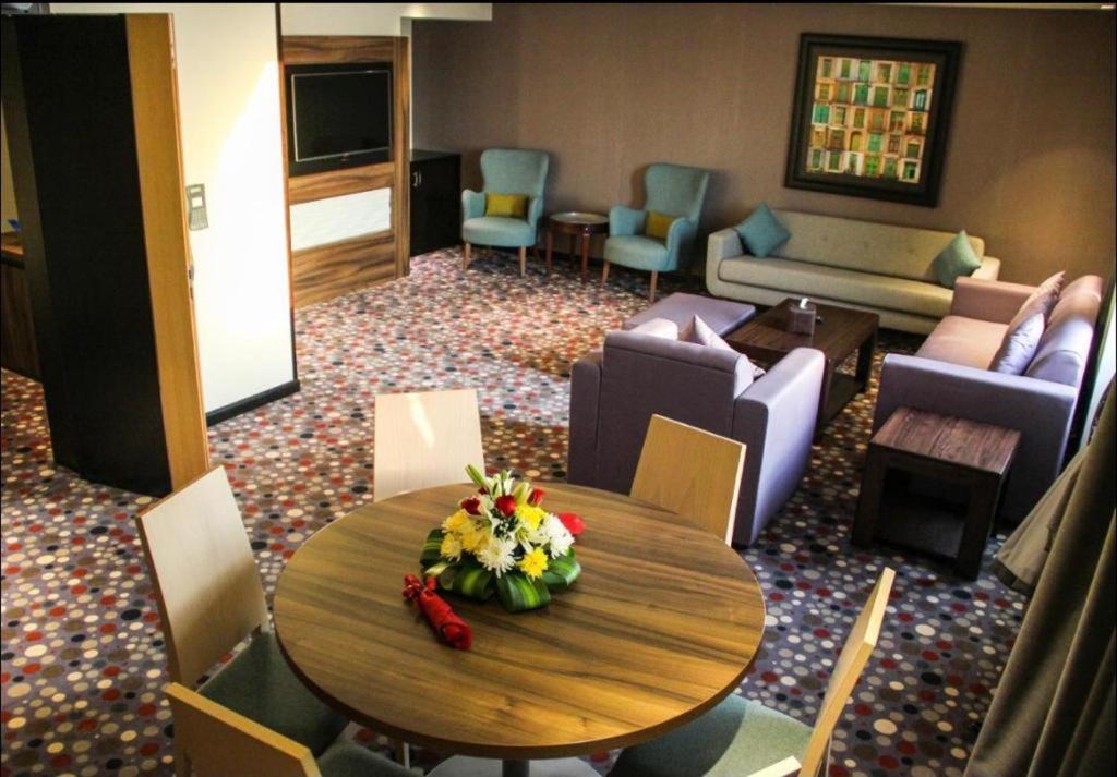 Golden Tulip 4*